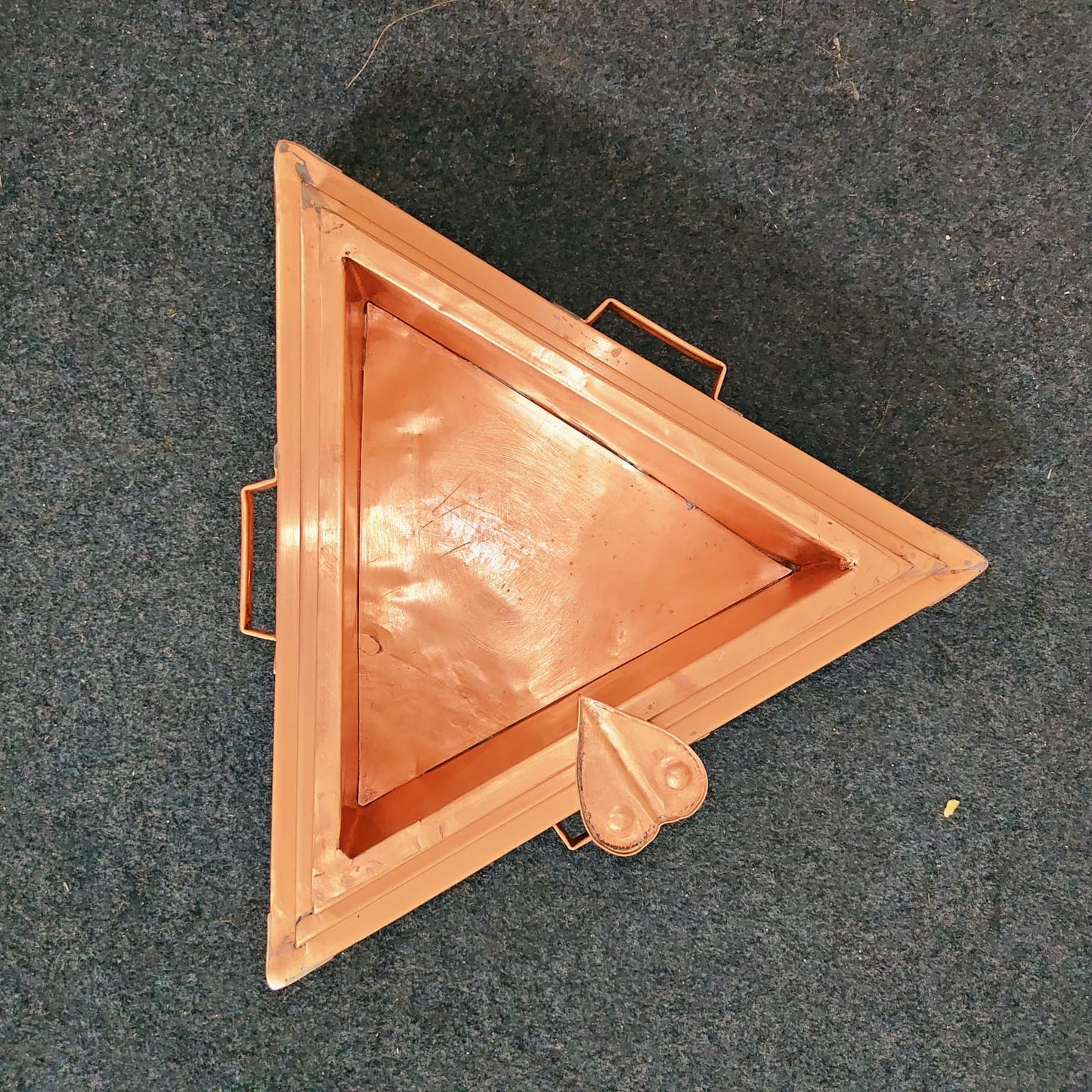 Handmade Copper Trikon Hawan Kund | Triangle Vedic Havan Kund with Detachable Yoni – 18 Inch