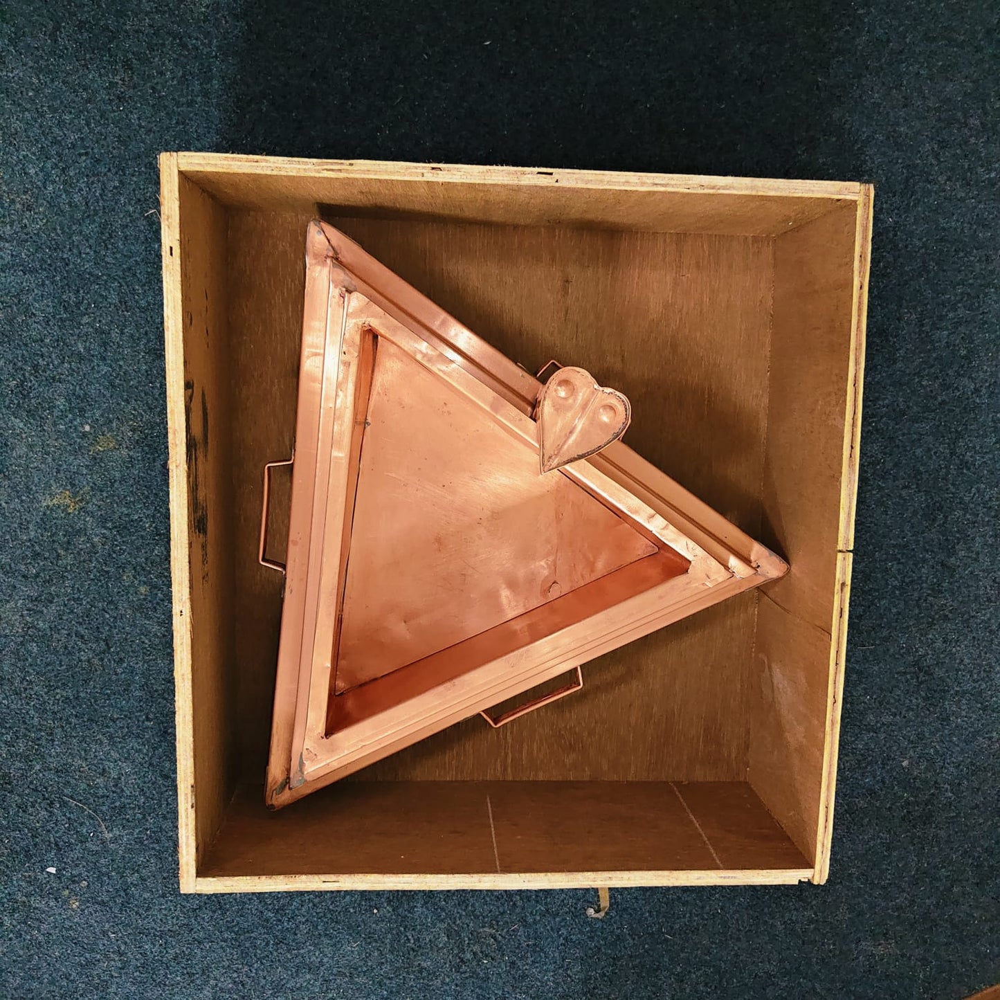 Handmade Copper Trikon Hawan Kund | Triangle Vedic Havan Kund with Detachable Yoni – 18 Inch