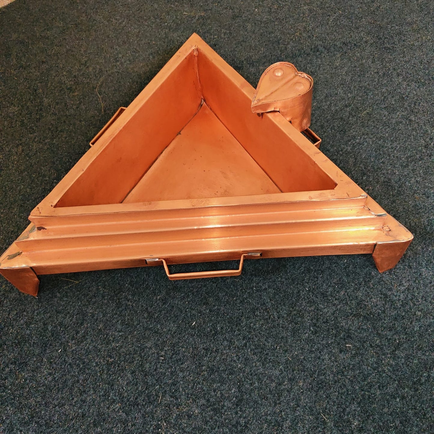 Handmade Copper Trikon Hawan Kund | Triangle Vedic Havan Kund with Detachable Yoni – 18 Inch