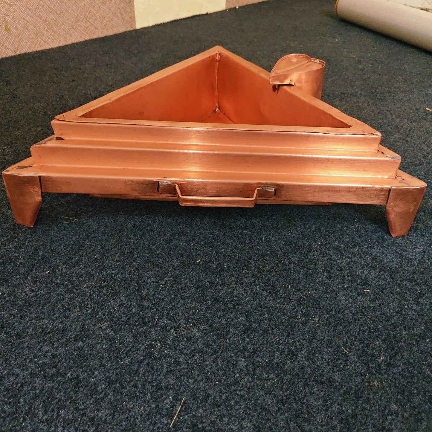 Handmade Copper Trikon Hawan Kund | Triangle Vedic Havan Kund with Detachable Yoni – 18 Inch