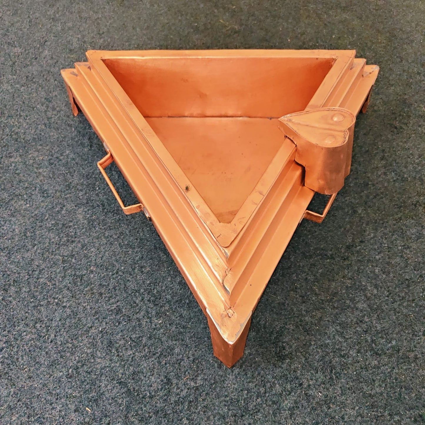 Handmade Copper Trikon Hawan Kund | Triangle Vedic Havan Kund with Detachable Yoni – 18 Inch