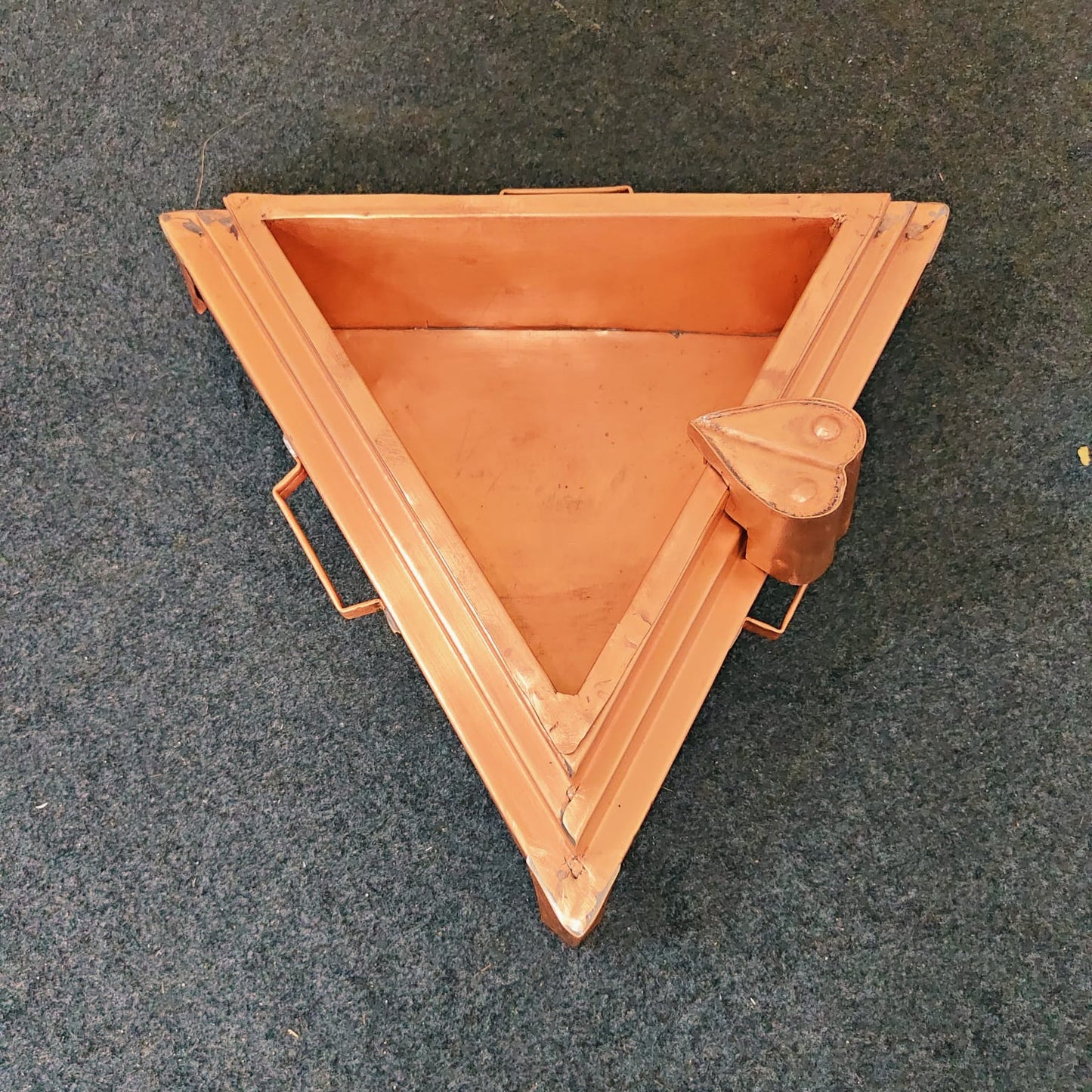 Handmade Copper Trikon Hawan Kund | Triangle Vedic Havan Kund with Detachable Yoni – 18 Inch